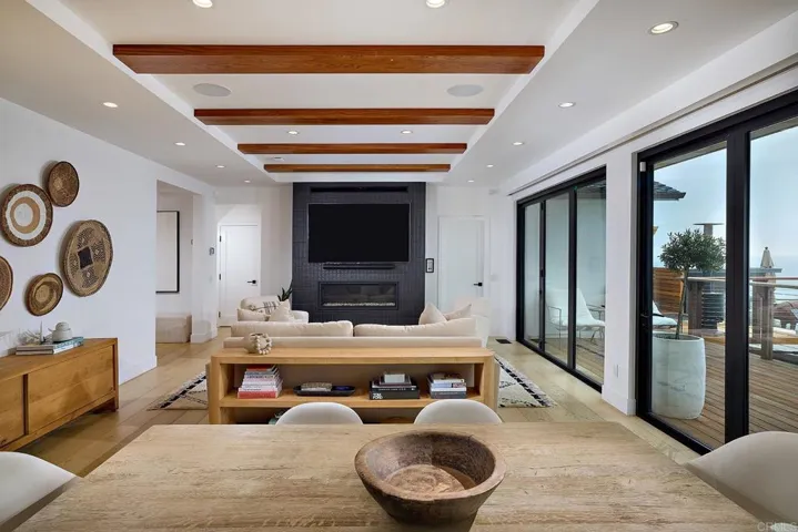 1472 Neptune Avenue, Encinitas, California 92024