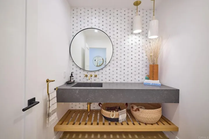1472 Neptune Avenue, Encinitas, California 92024