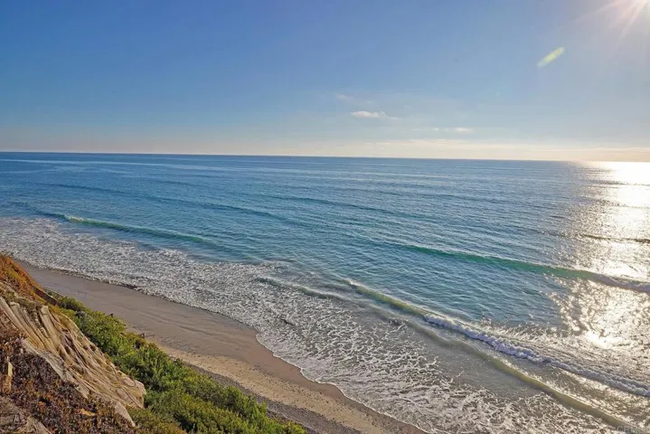 1472 Neptune Avenue, Encinitas, California 92024