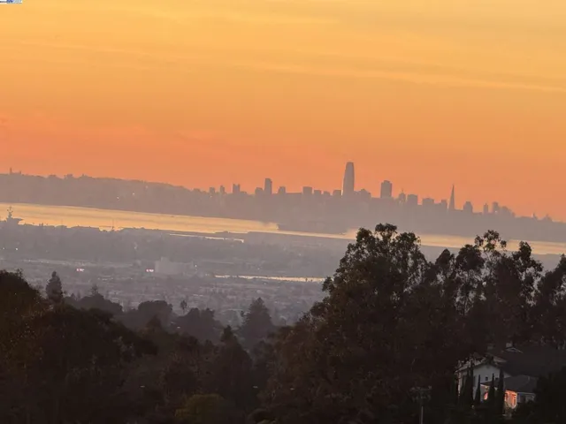 41 Chimney Rock, Oakland, California 94605