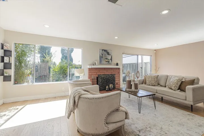 41 Chimney Rock, Oakland, California 94605