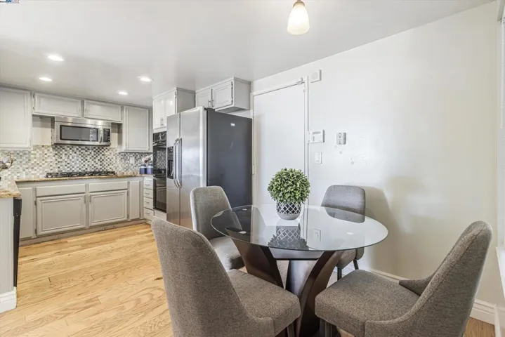 41 Chimney Rock, Oakland, California 94605