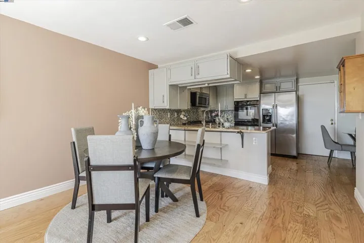 41 Chimney Rock, Oakland, California 94605