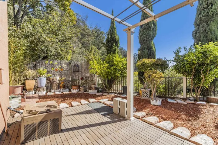 41 Chimney Rock, Oakland, California 94605
