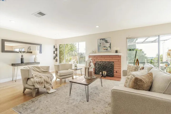 41 Chimney Rock, Oakland, California 94605