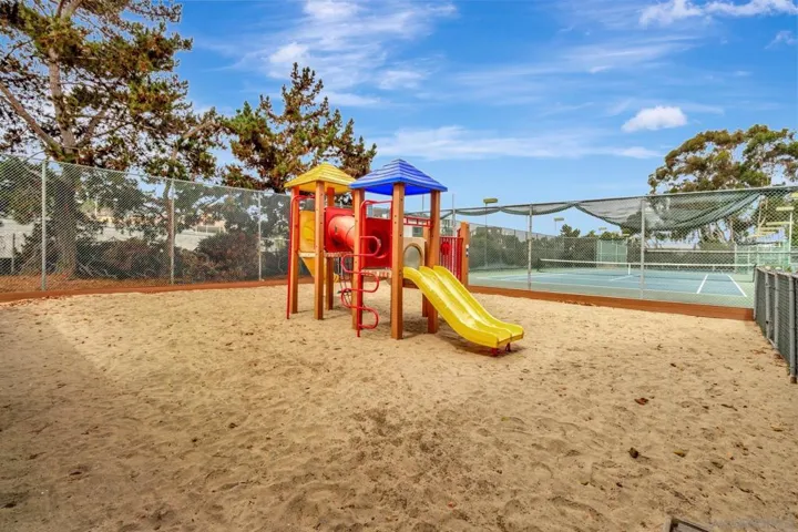 2250 Caminito Pescado 1, San Diego, California 92107