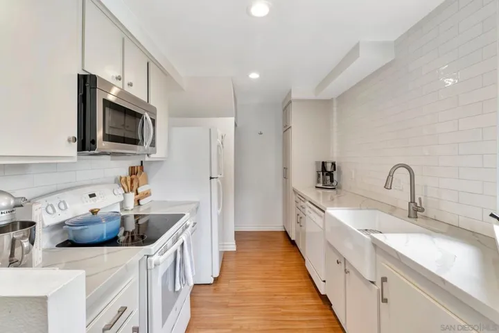 2250 Caminito Pescado 1, San Diego, California 92107