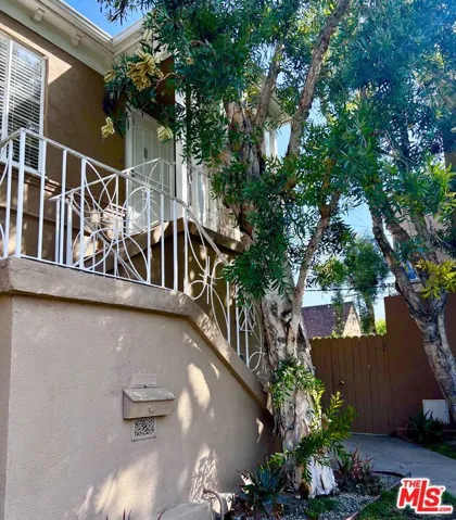 374 S La Jolla Avenue, Los Angeles, California 90048
