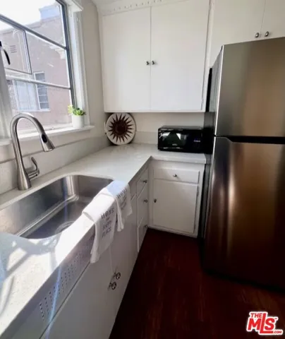 374 S La Jolla Avenue, Los Angeles, California 90048