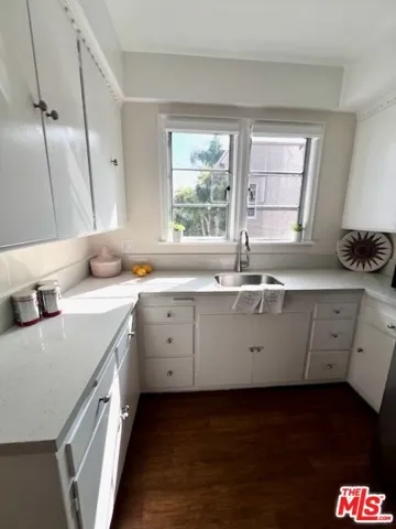 374 S La Jolla Avenue, Los Angeles, California 90048