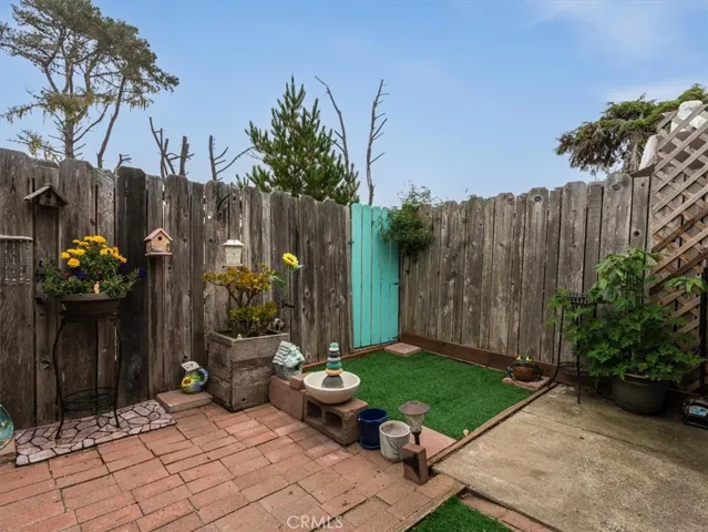 Other view of patio.