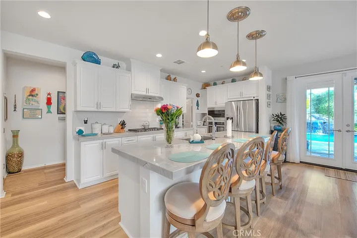 Preview 8 of 31 - Visit with your Guests while putting the final touches on the meal