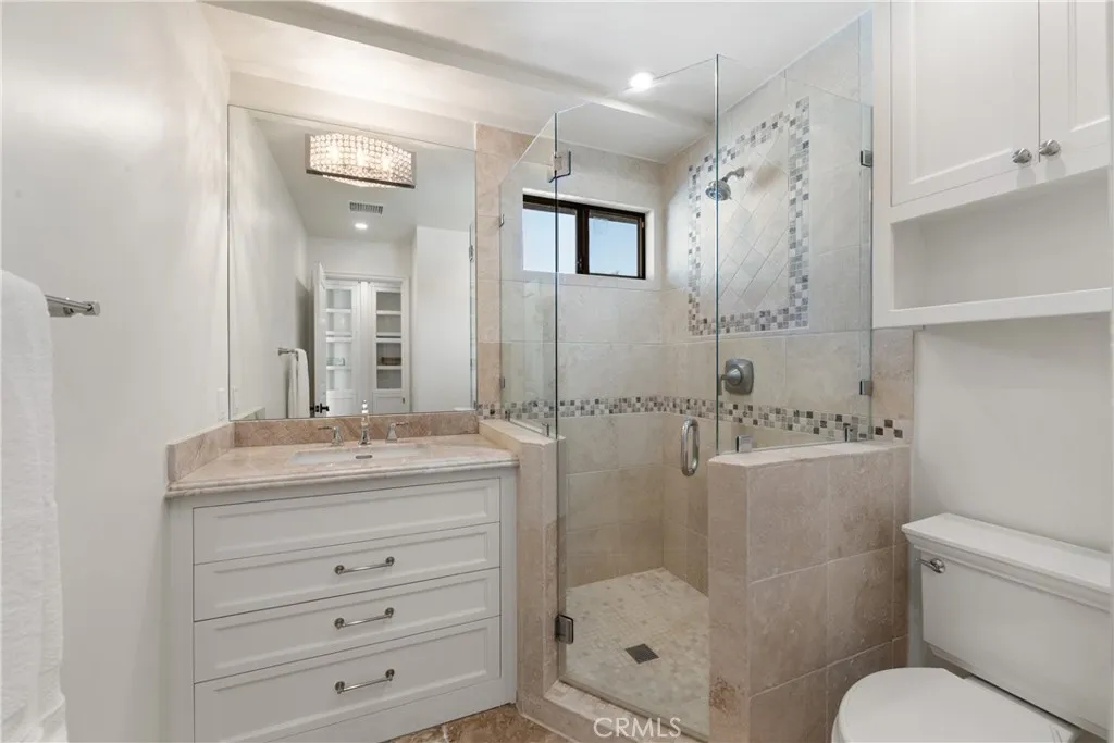 Secondary bath with walk in shower