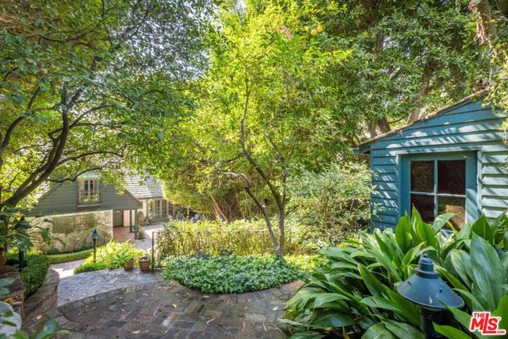 9092 St Ives Drive, Los Angeles, California 90069