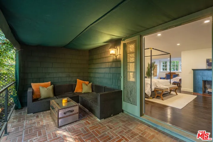 9092 St Ives Drive, Los Angeles, California 90069