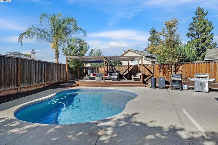 1835 Lone Fox Ct, Tracy, California 95376