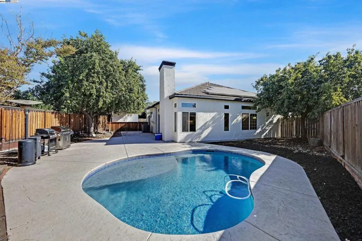 1835 Lone Fox Ct, Tracy, California 95376