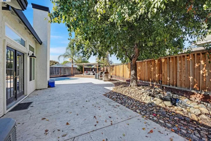 1835 Lone Fox Ct, Tracy, California 95376
