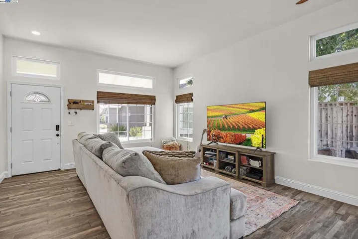 1835 Lone Fox Ct, Tracy, California 95376