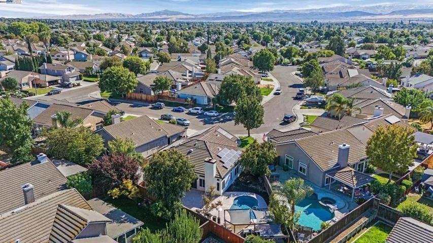 1835 Lone Fox Ct, Tracy, California 95376