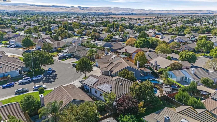 1835 Lone Fox Ct, Tracy, California 95376