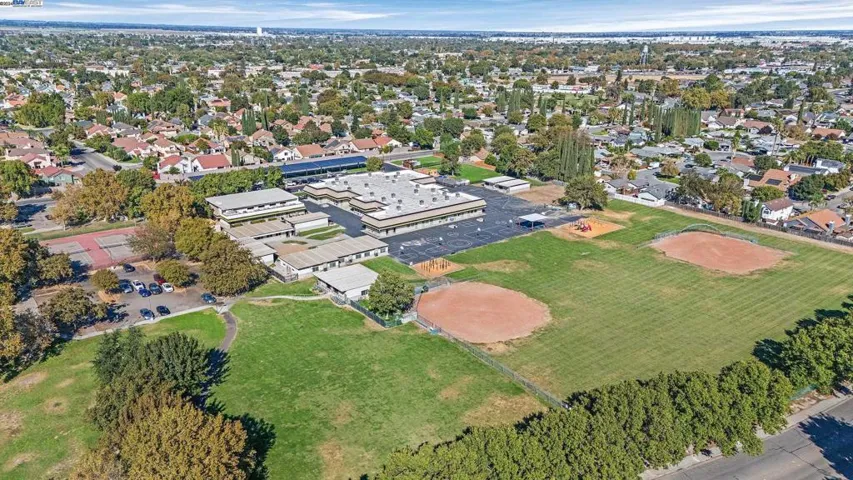 1835 Lone Fox Ct, Tracy, California 95376