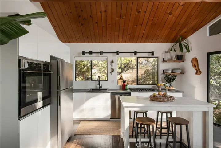 30733 Knoll View Drive, Running Springs, California 92382