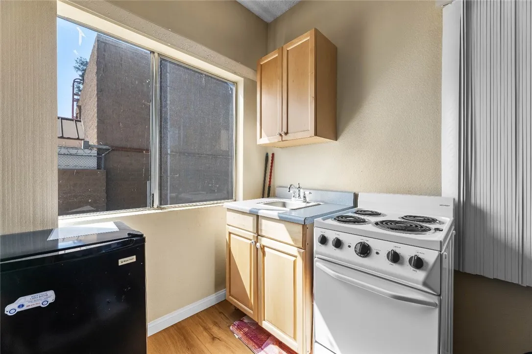 1858 S Orange Drive, Los Angeles, California 90019 home-pic-7