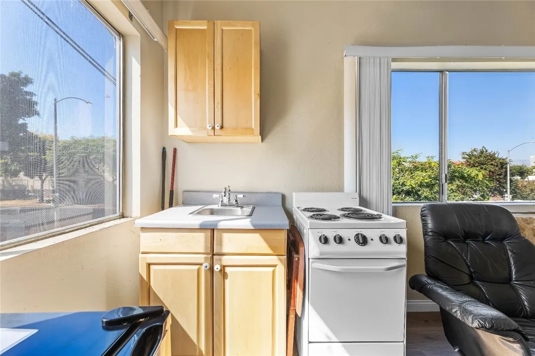 1858 S Orange Drive, Los Angeles, California 90019 home-pic-6