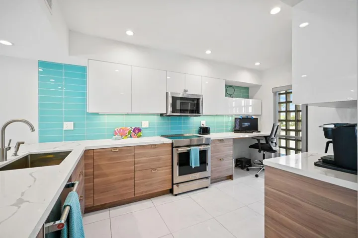 277 E Alejo Road 215, Palm Springs, California 92262, 2 Bedrooms Bedrooms, ,2 BathroomsBathrooms,Residential Lease,For Rent,Alejo,219117873PS
