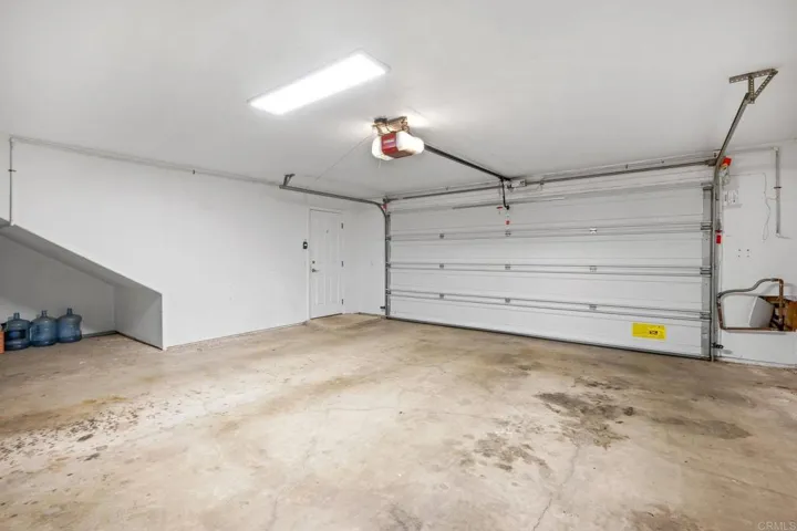 Garage entry (2 car) 25x2