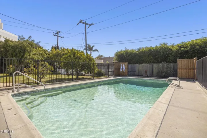 44-web-or-mls-Upmarketmedia_4486Woo-180