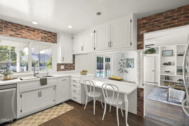 21-web-or-mls-Upmarketmedia_4486Woo-84