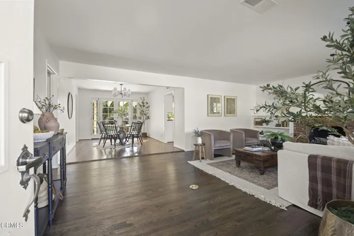 5-web-or-mls-Upmarketmedia_4486Woo-21