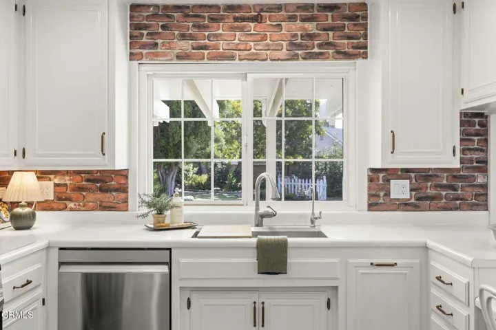 19-web-or-mls-Upmarketmedia_4486Woo-69