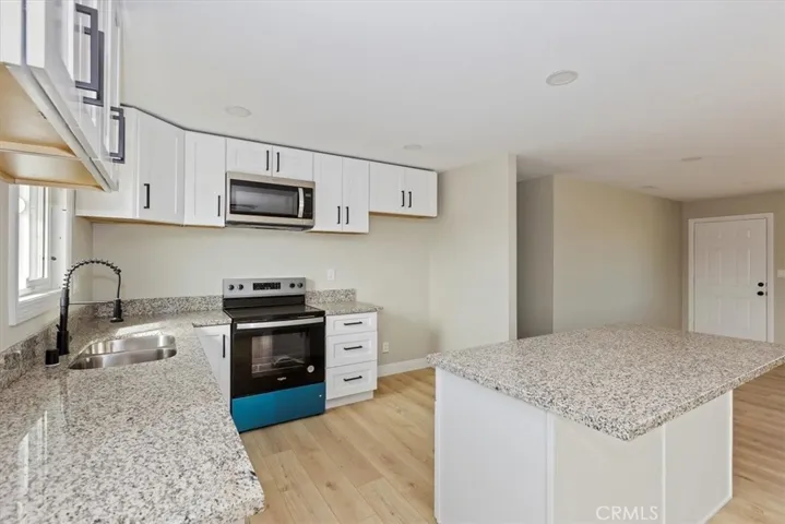 22161 Kayenta Road, Apple Valley, California 92308