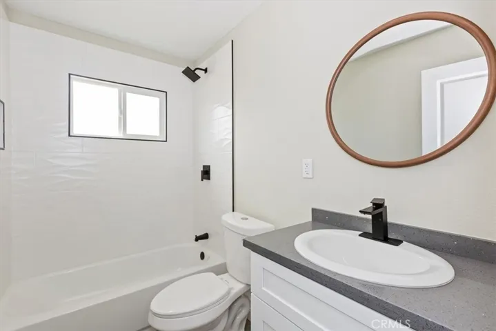 22161 Kayenta Road, Apple Valley, California 92308
