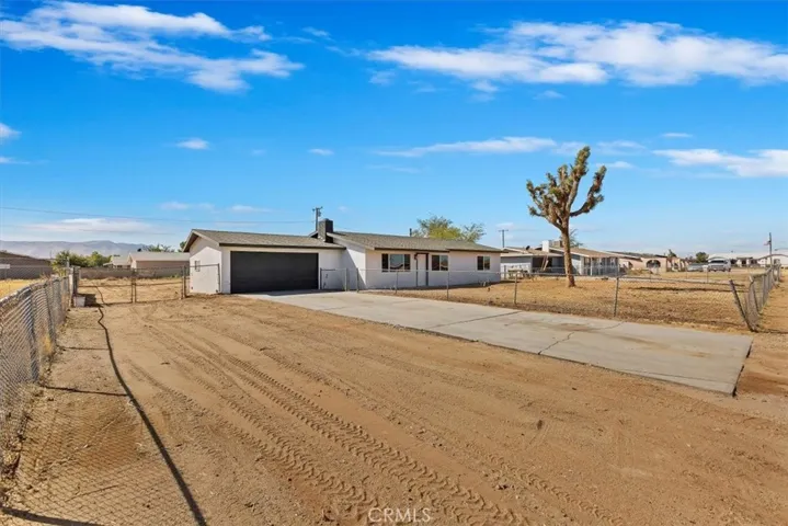 22161 Kayenta Road, Apple Valley, California 92308