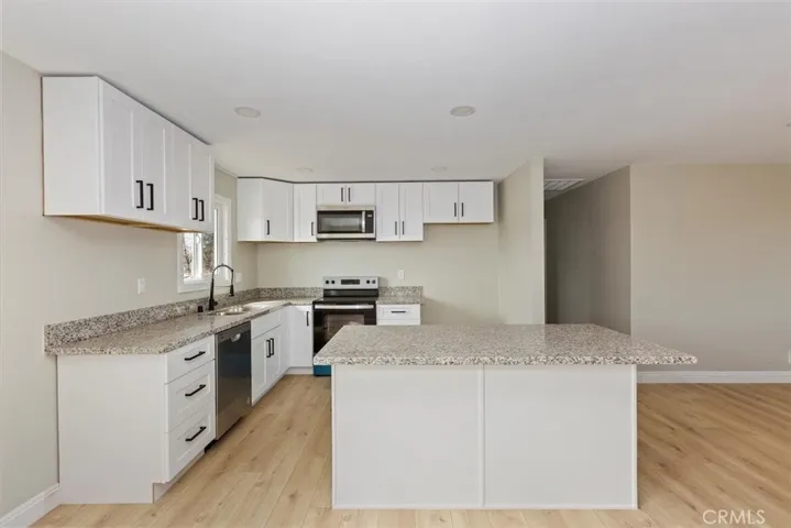 22161 Kayenta Road, Apple Valley, California 92308