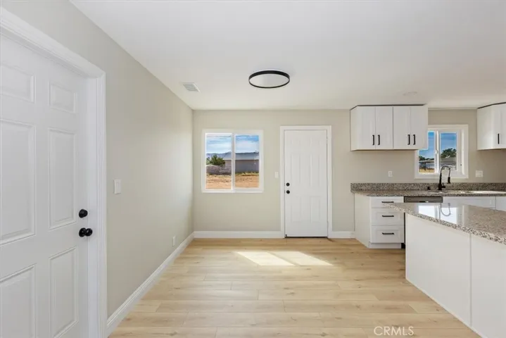 22161 Kayenta Road, Apple Valley, California 92308