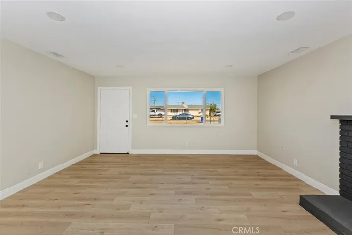 22161 Kayenta Road, Apple Valley, California 92308