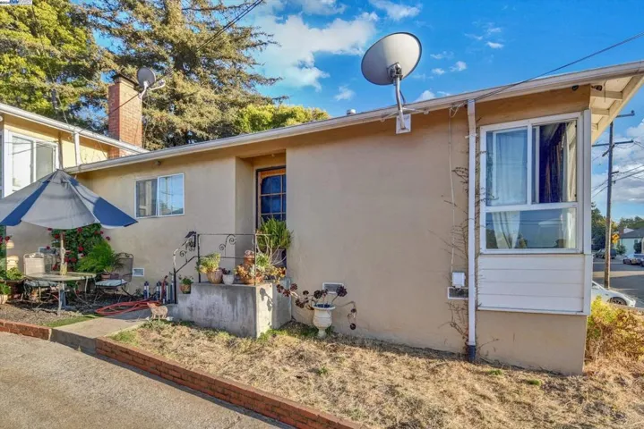 22808 Upland Way, Hayward, California 94541