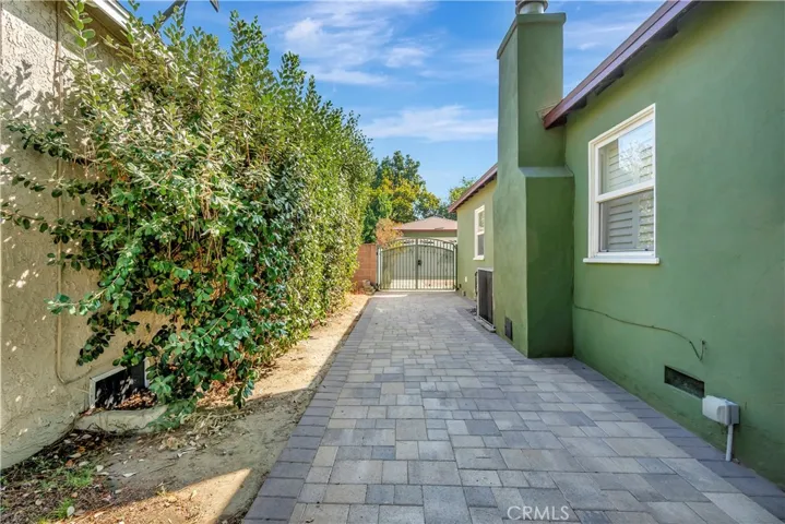 6428 Densmore Avenue, Lake Balboa, California 91406