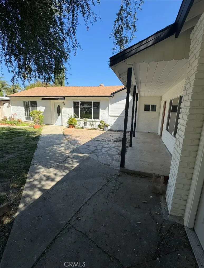 7514 Beckford Avenue, Reseda, California 91335 home-pic-4