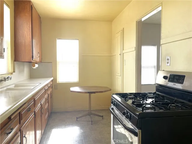6710 4th Avenue, Los Angeles, California 90043