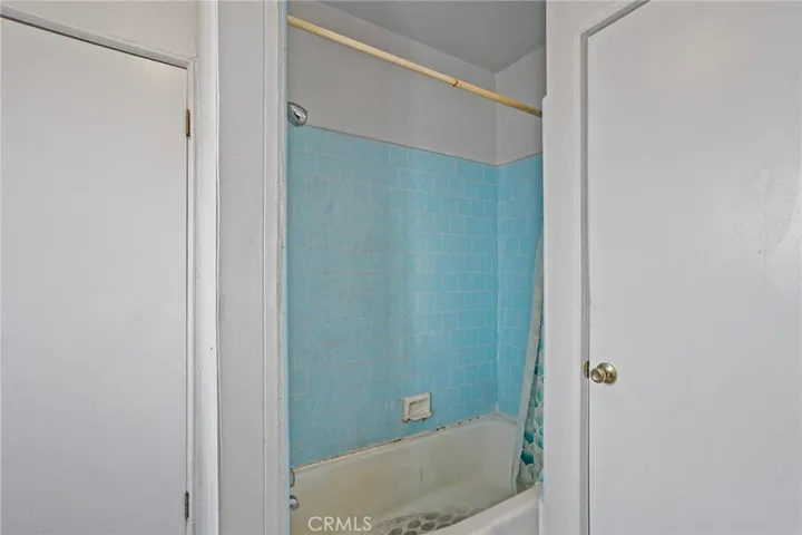 6710 4th Avenue, Los Angeles, California 90043