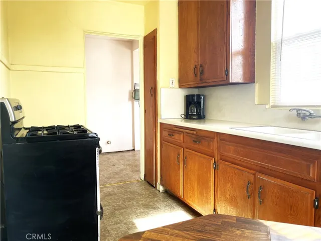 6710 4th Avenue, Los Angeles, California 90043