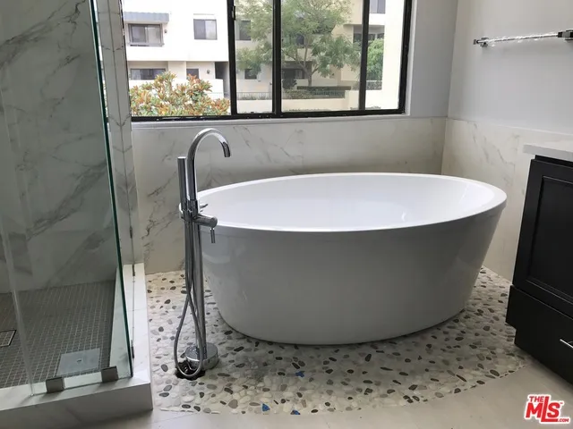 Master bathroom bathtub