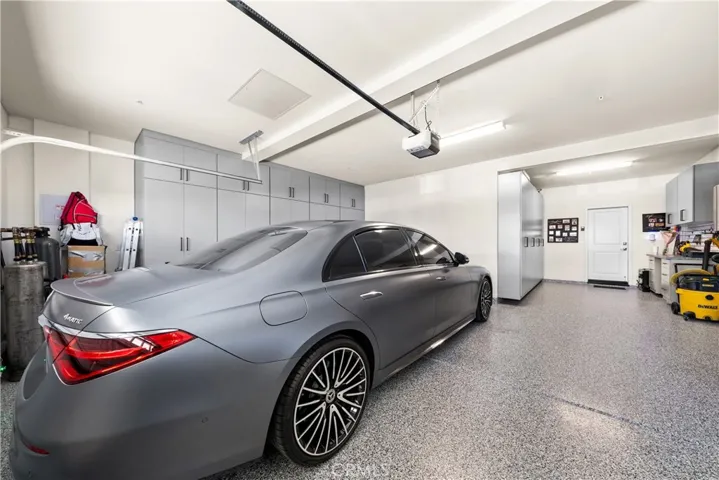 3-car tandem garage w/ epoxy floor