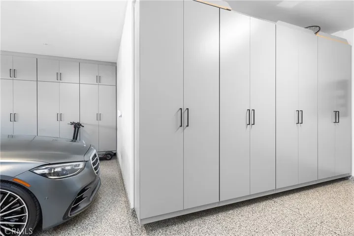 Garage w/ cabinets